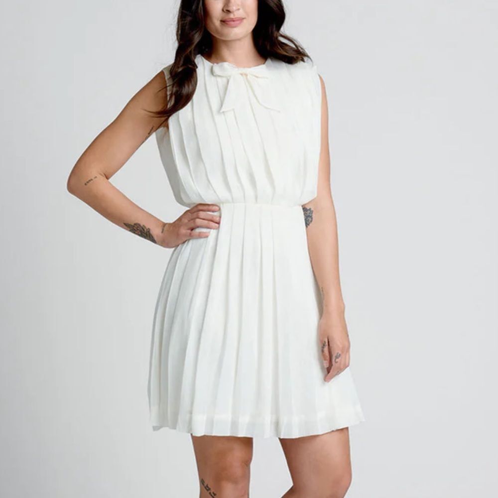 ModCloth The Pleat-est Things Mini Dress cream Sleeveless Retro size small